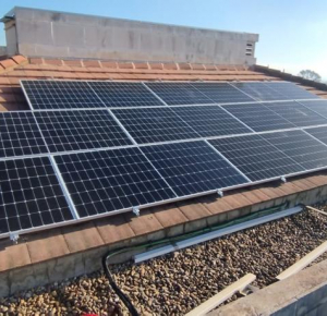 MÁLAGA | Instalación fotovoltaica integrada en tejado de 8KW